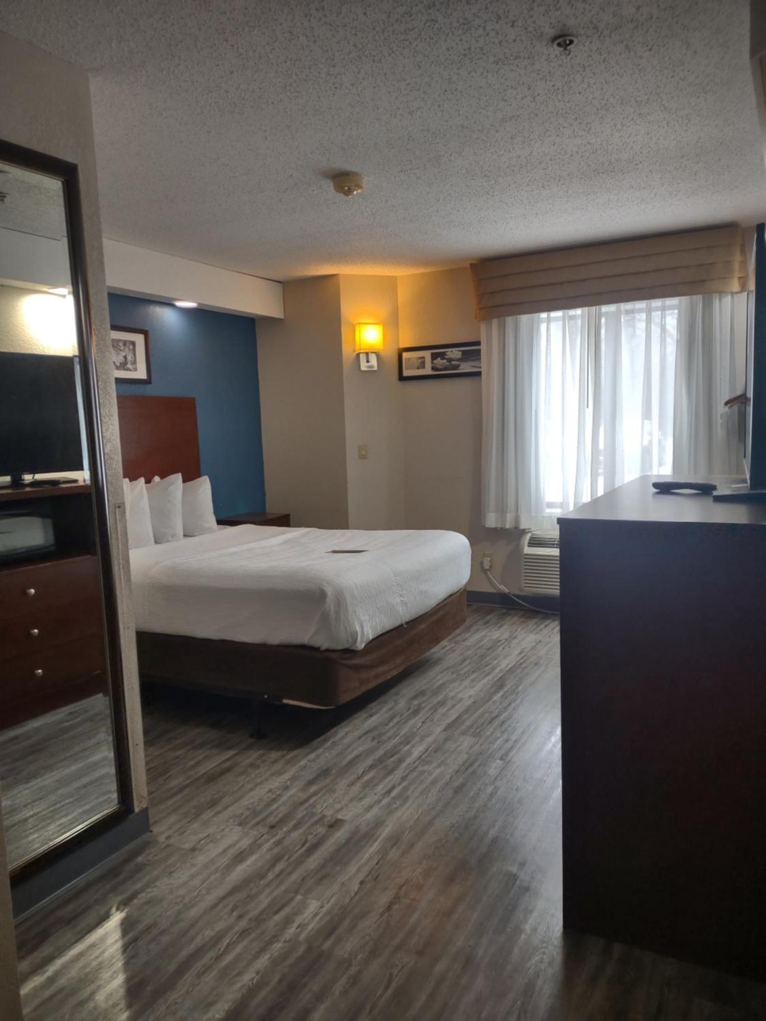 Hotel Baymont By Wyndham Flat Rock Extérieur photo