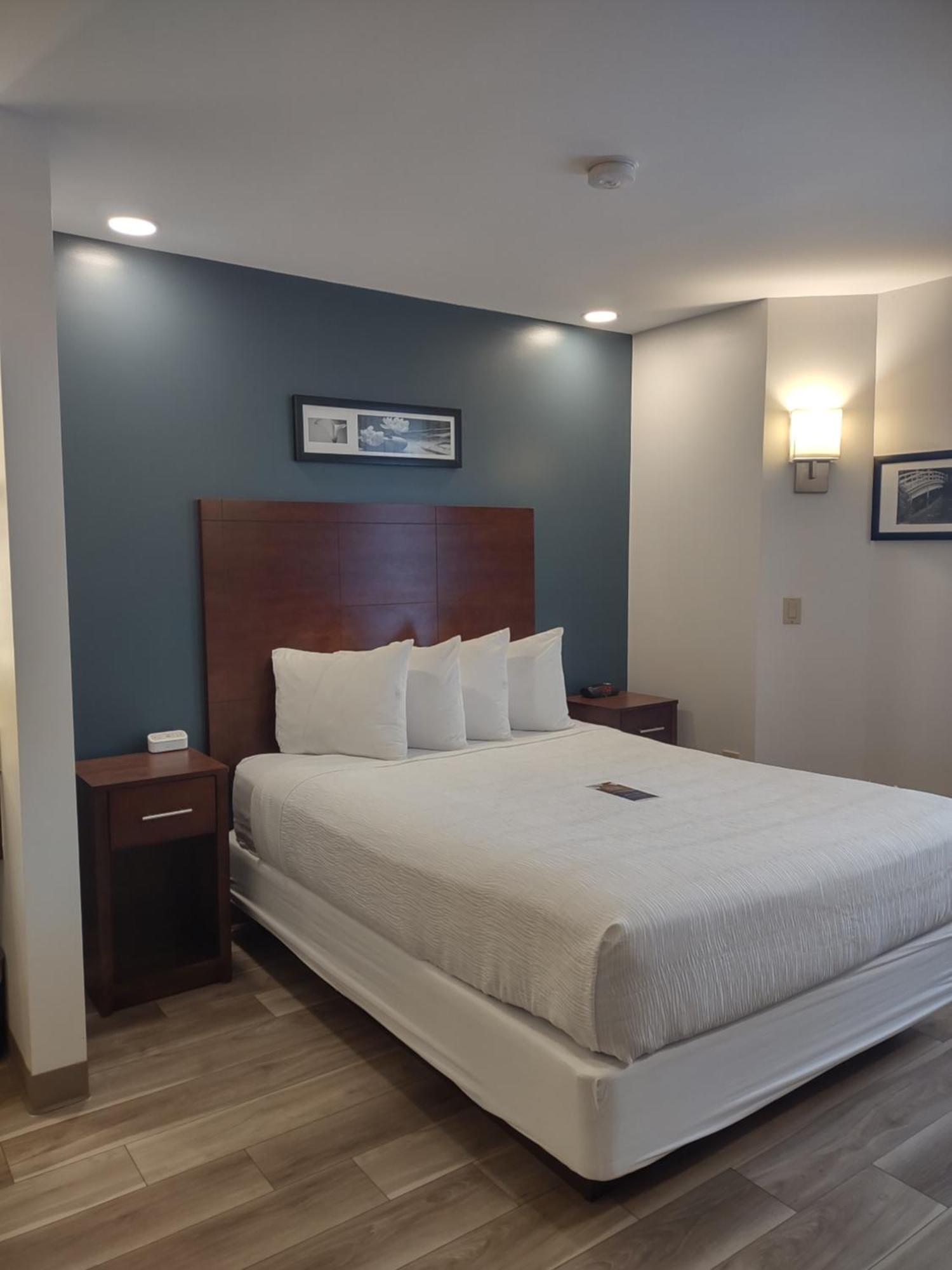 Hotel Baymont By Wyndham Flat Rock Extérieur photo