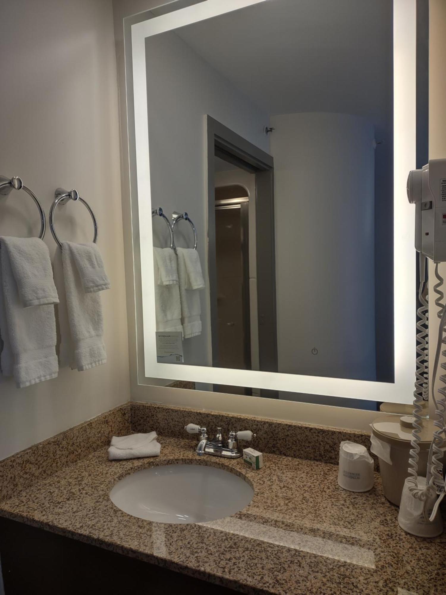 Hotel Baymont By Wyndham Flat Rock Extérieur photo