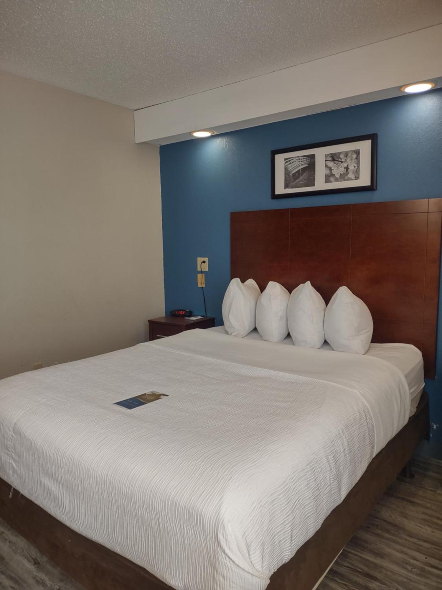 Hotel Baymont By Wyndham Flat Rock Extérieur photo