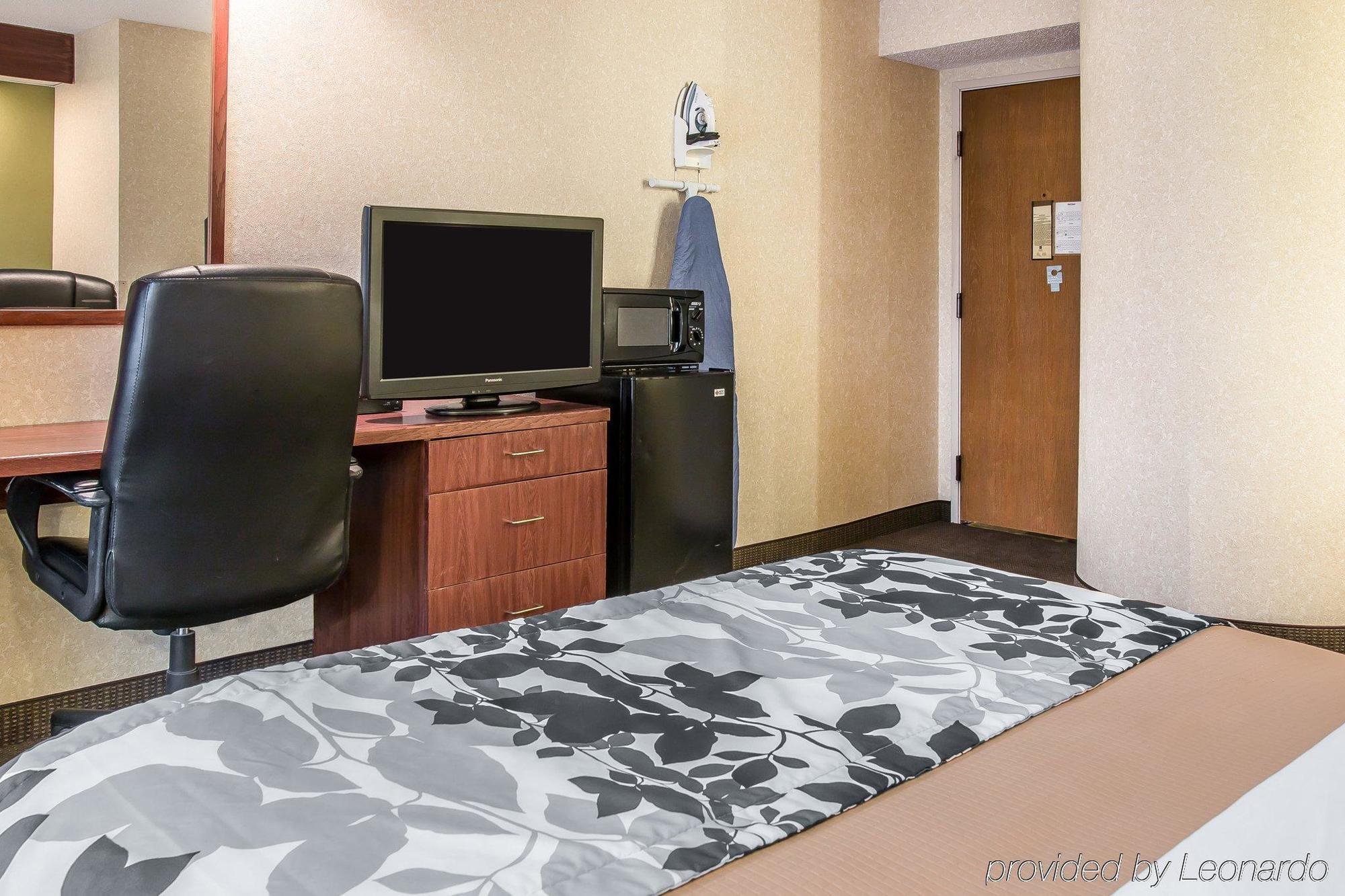 Hotel Baymont By Wyndham Flat Rock Extérieur photo