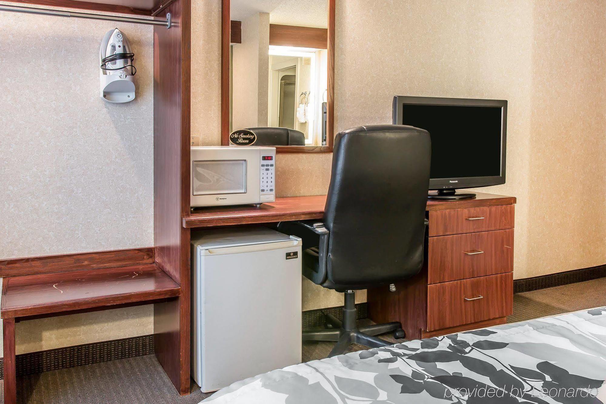 Hotel Baymont By Wyndham Flat Rock Extérieur photo