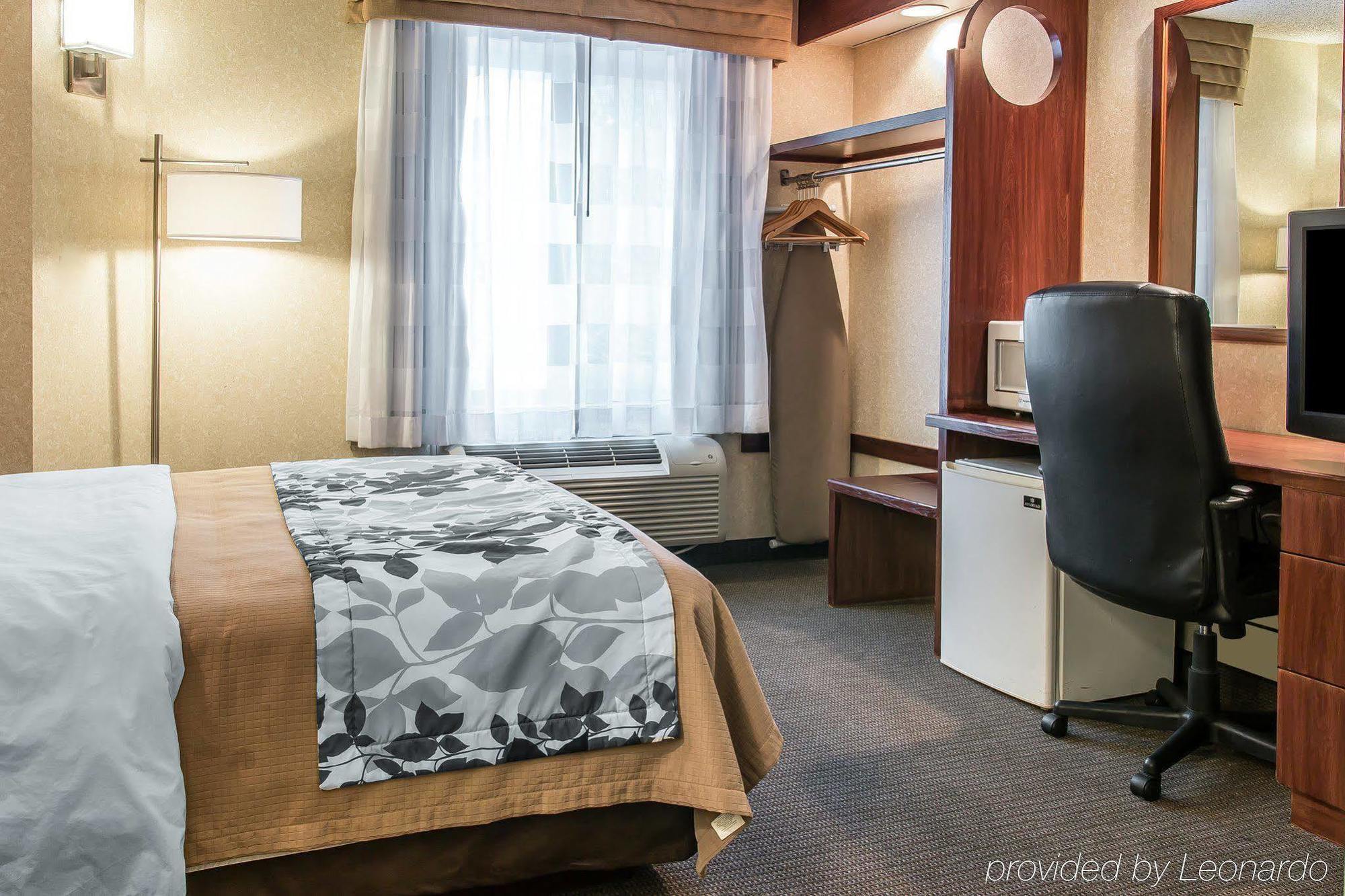 Hotel Baymont By Wyndham Flat Rock Extérieur photo