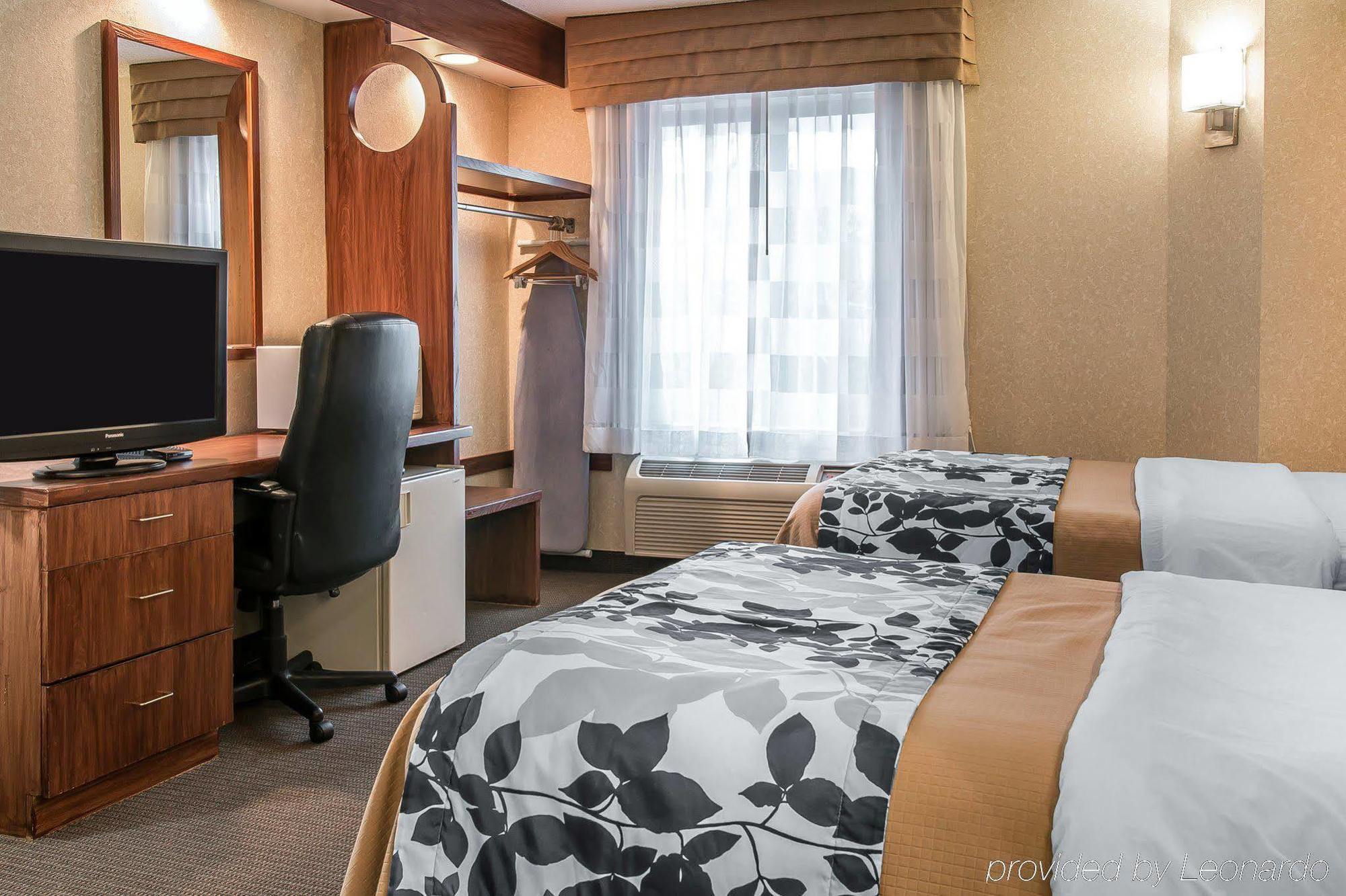 Hotel Baymont By Wyndham Flat Rock Extérieur photo
